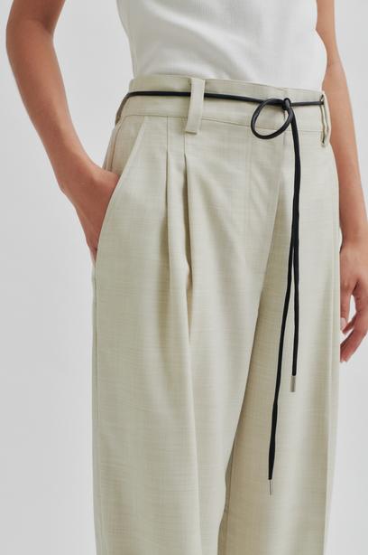 SECOND FEMALE SHARO Hose, moonstruck