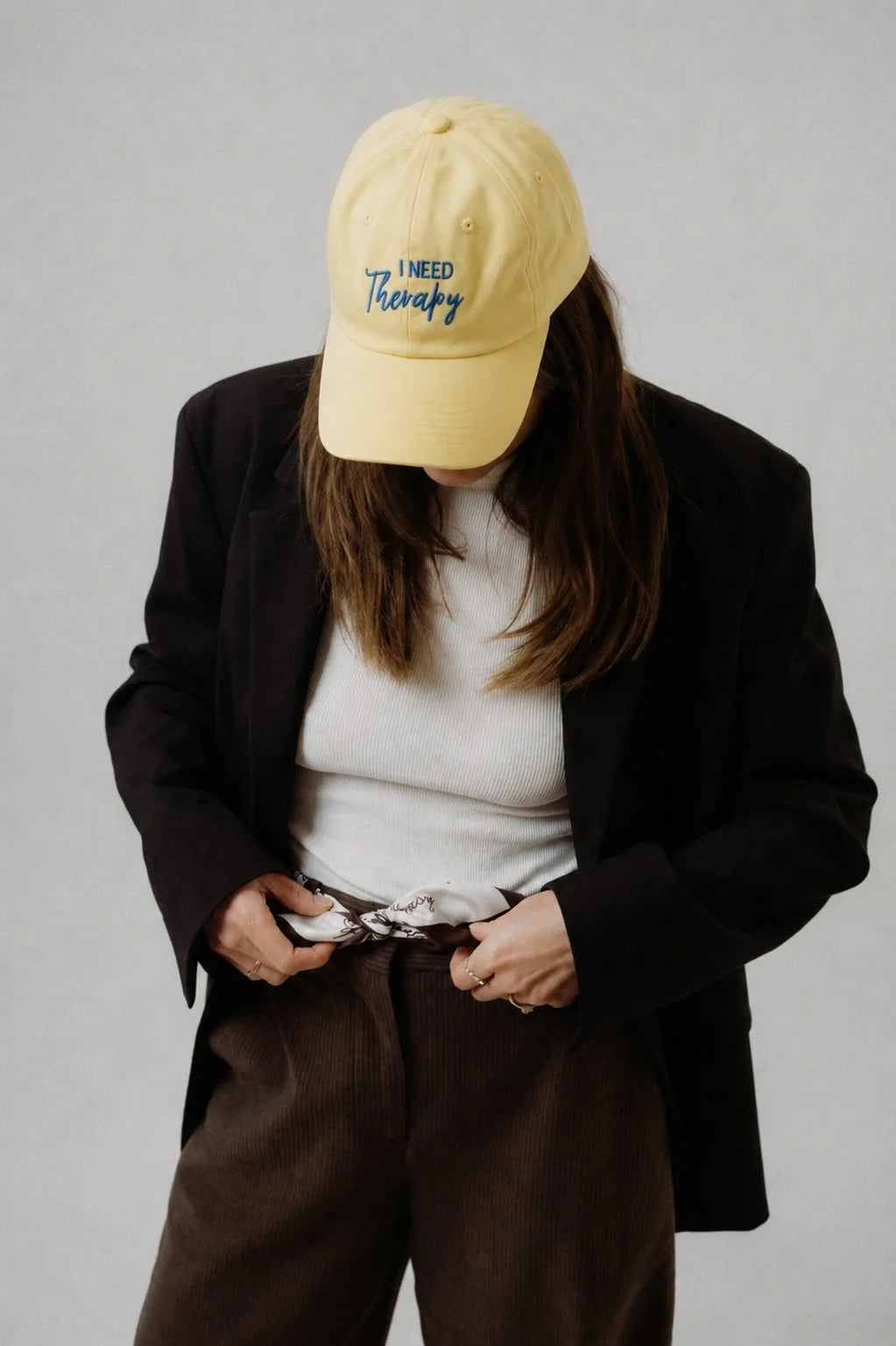 NOT YOUR MOMMY I NEED THERAPY Cap, gelb