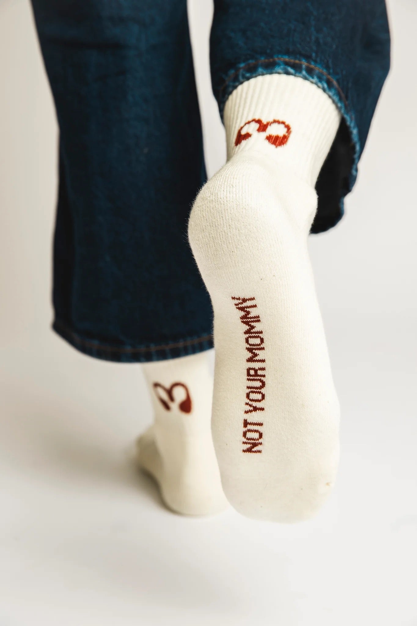NOT YOUR MOMMY IN MY MOM ERA Socken, weiß