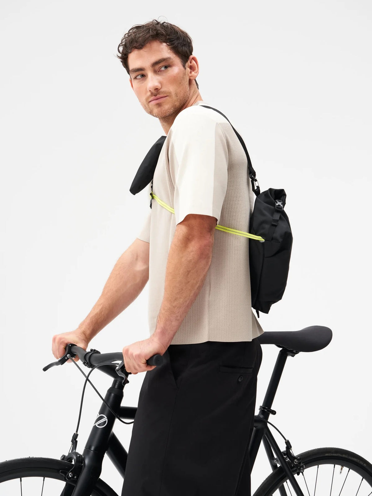 PINQPONQ AKSEL Crossbodybag, rooted black