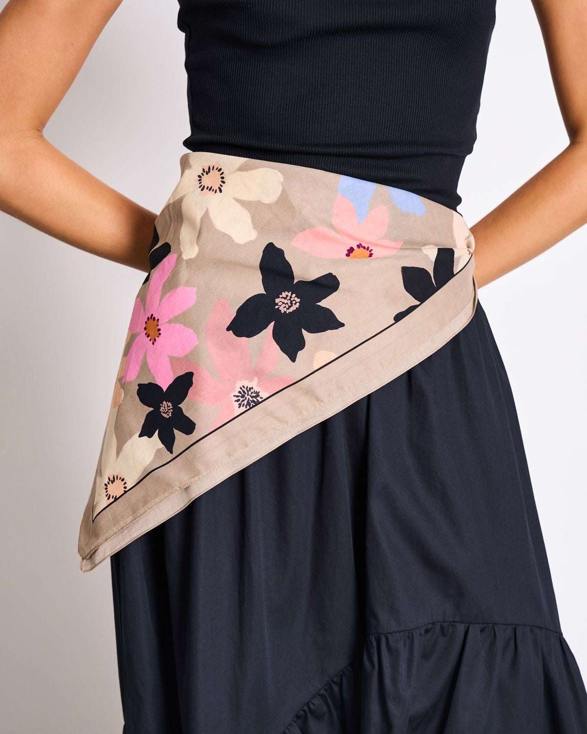 JAN|N JUNE VAD Tuch, wild bloom