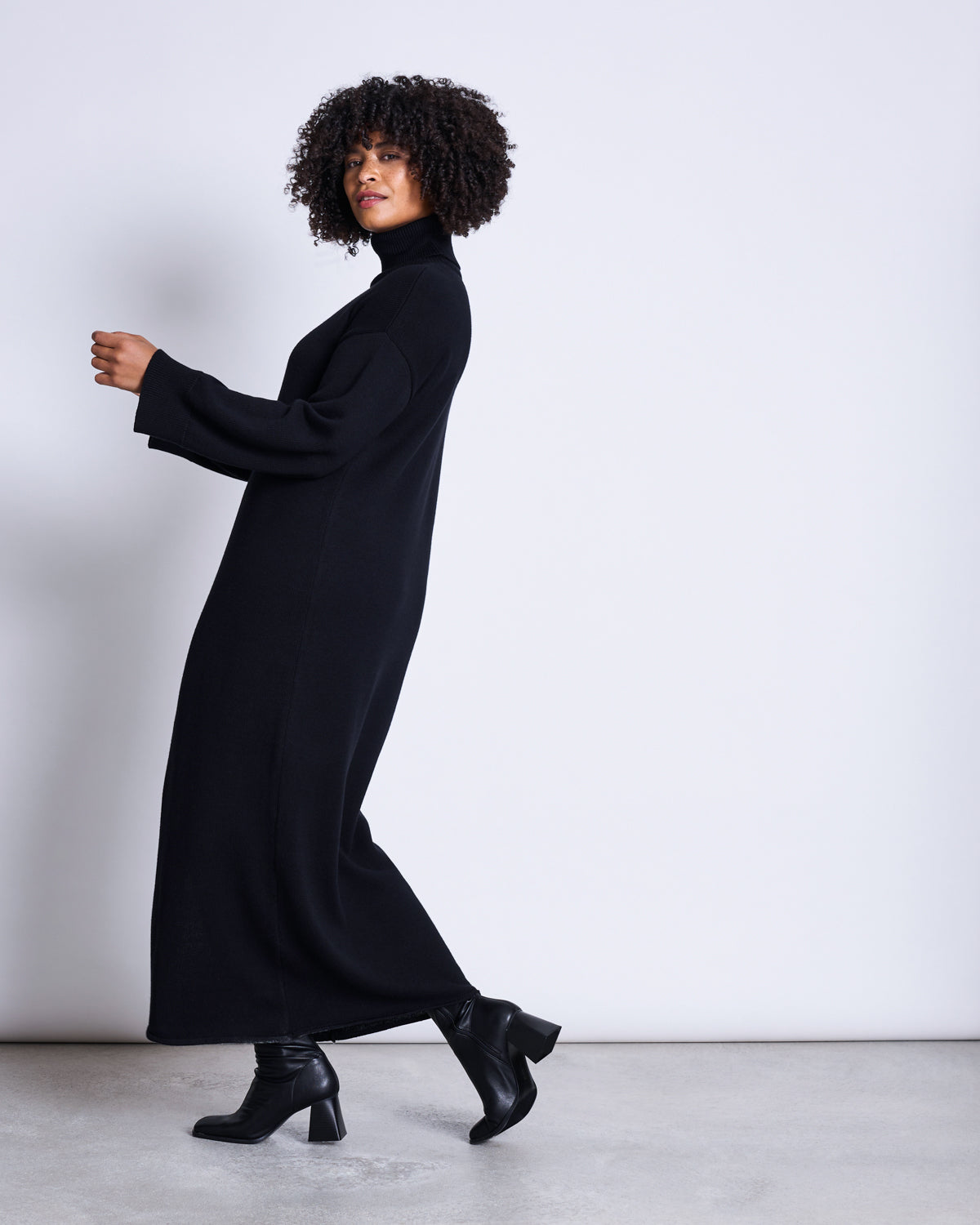 JAN|N JUNE INARI Kleid, schwarz