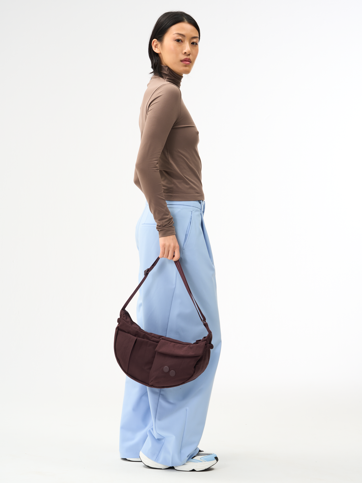 PINQPONQ KRUMM M Crossbodybag, Crinkle mahagoni
