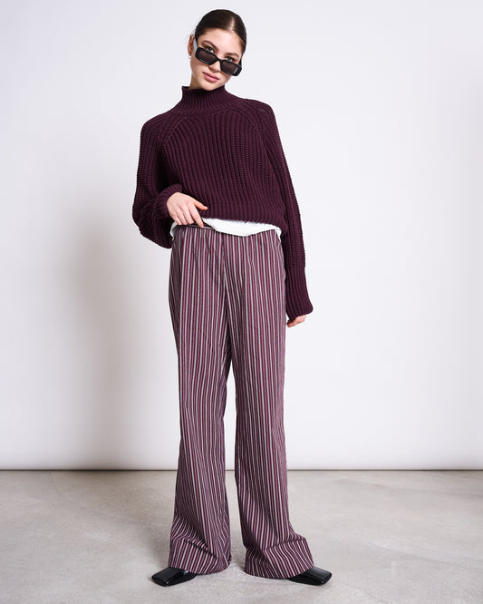 JAN|N JUNE SOBY Hose, cherry lacquer/ white