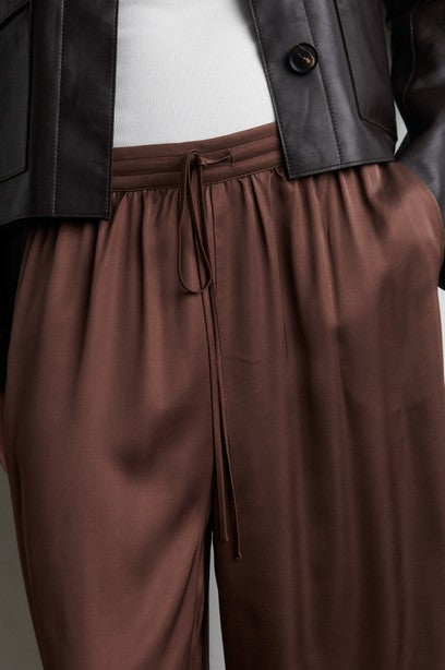 SECOND FEMALE LINELL Hose, carafe