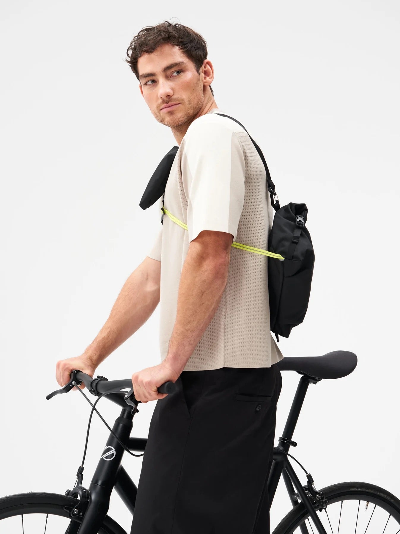 PINQPONQ AKSEL Crossbodybag, rooted black