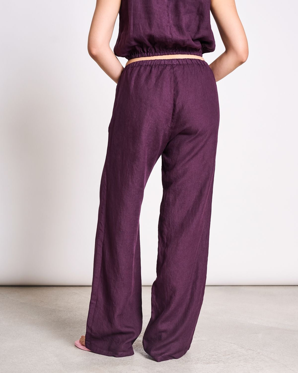 JAN|N JUNE SJOV Hose, cherry lacquer