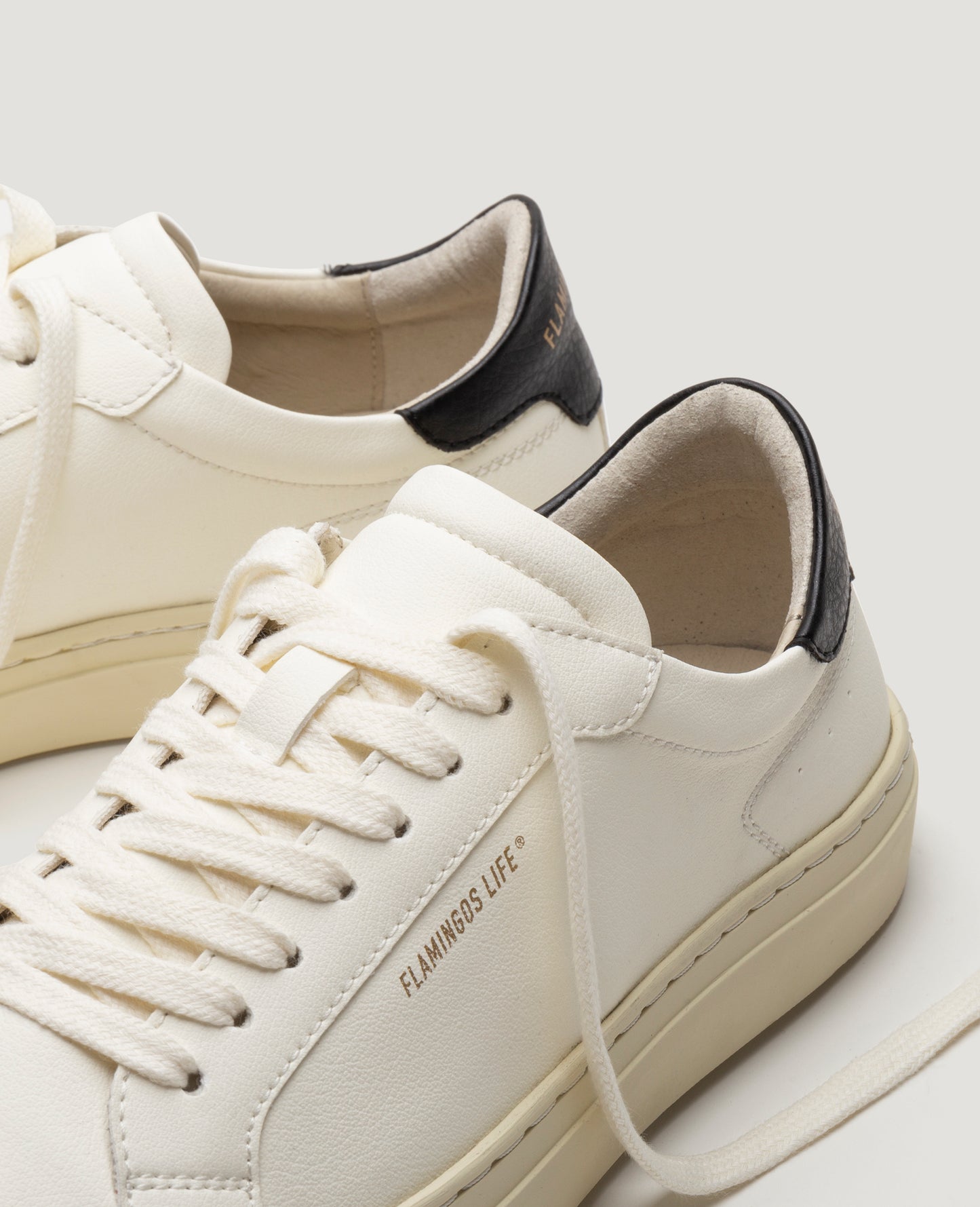 FLAMINGOS LIFE HAMPTON COURT, white black