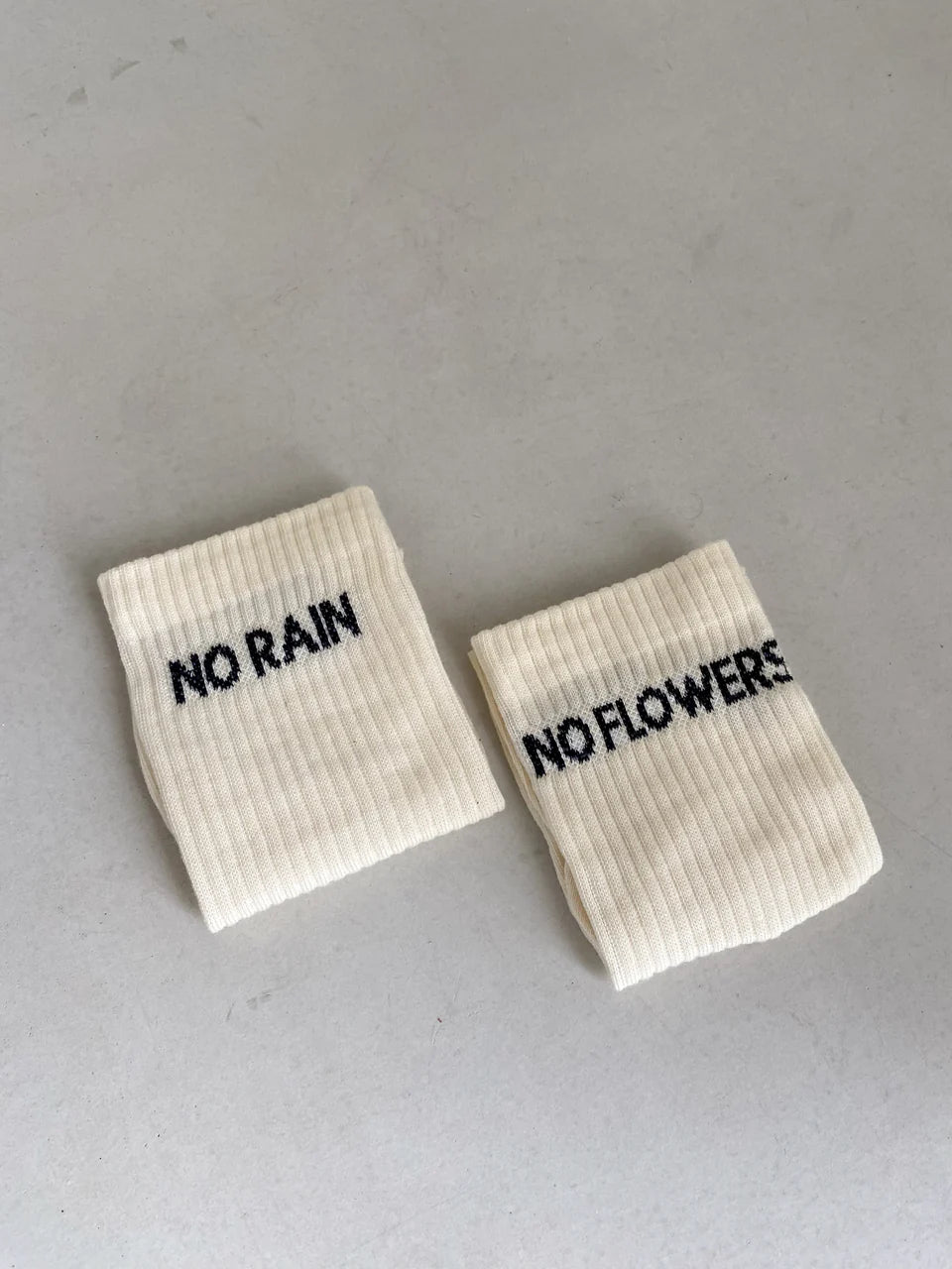 JUTELAUNE NO RAIN NO FLOWERS Socken, offwhite