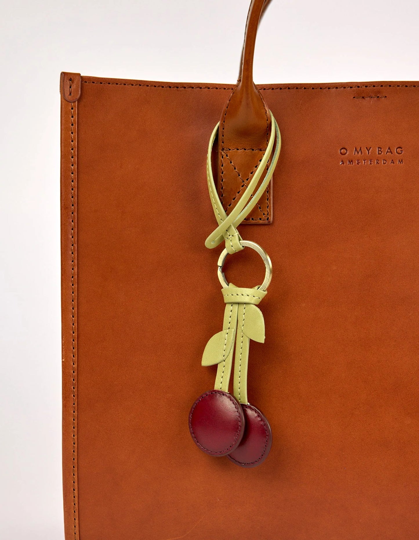 O MY BAG CHERRY Bagcharm, ruby