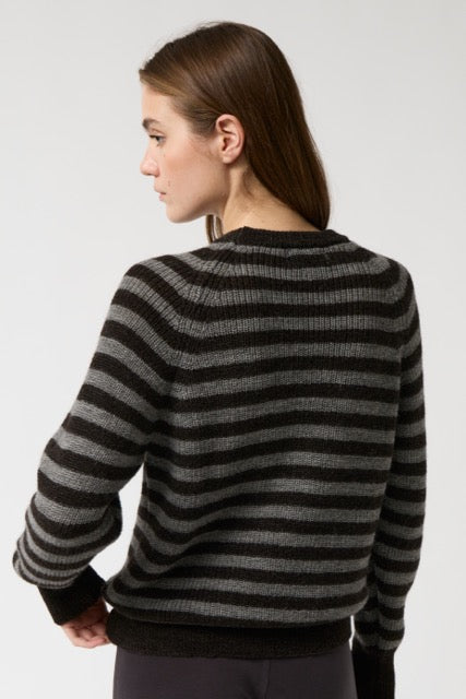 AMT.STUDIO CRYSTAL STRIPES Pullover, grau/ braun