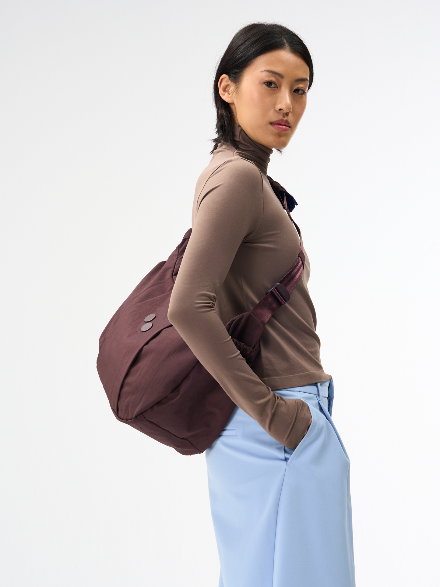 PINQPONQ KRUMM L Crossbodybag, crinkle mahagoni