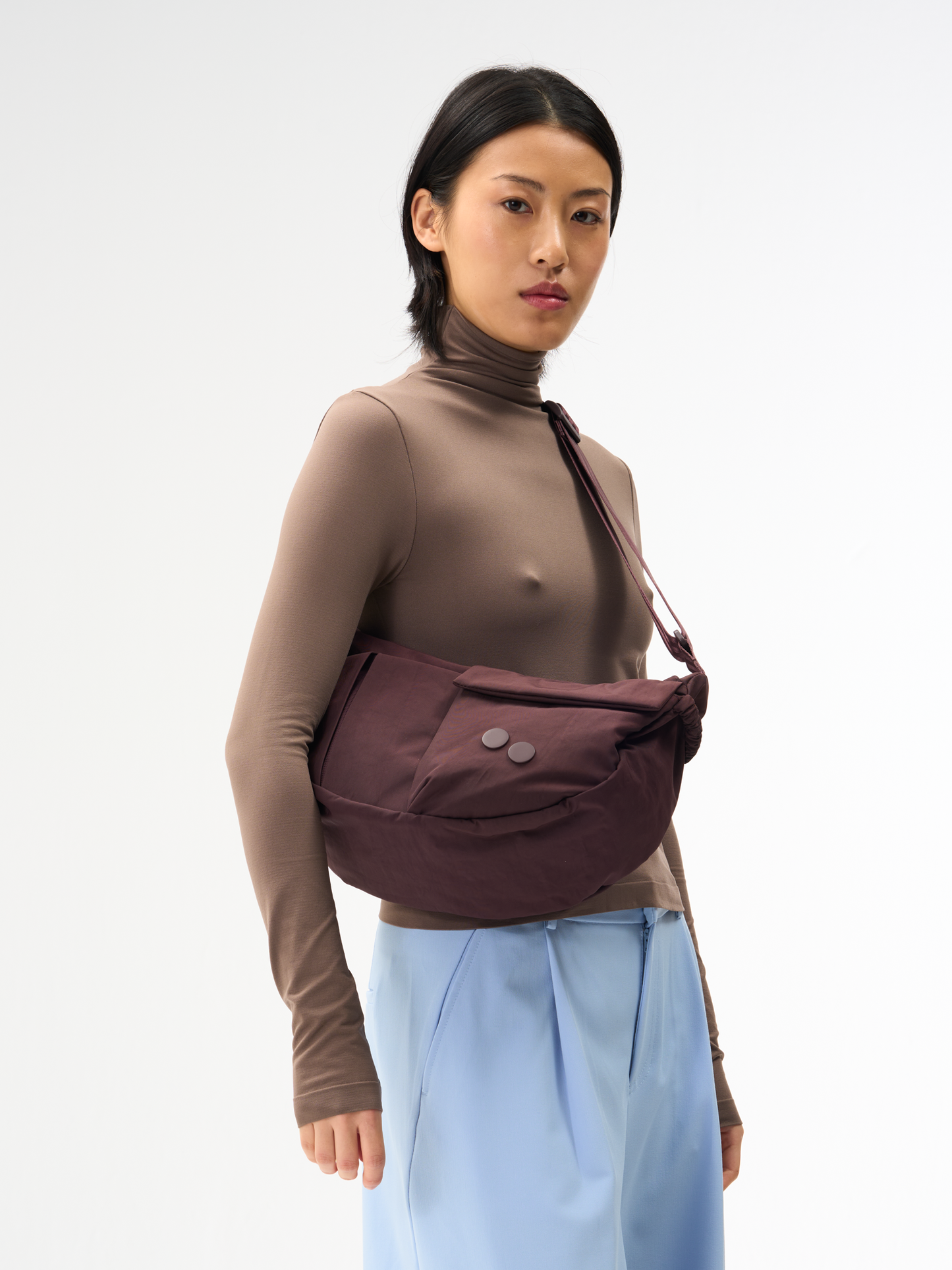 PINQPONQ KRUMM M Crossbodybag, Crinkle mahagoni